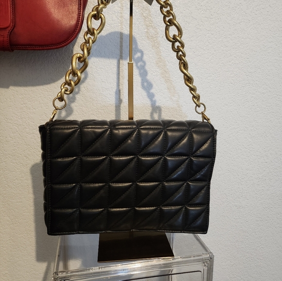 CLASSIC Contemporary Quilted Chain Shoulder Bag EUC, Faux LEATHER - Picture 6 of 16